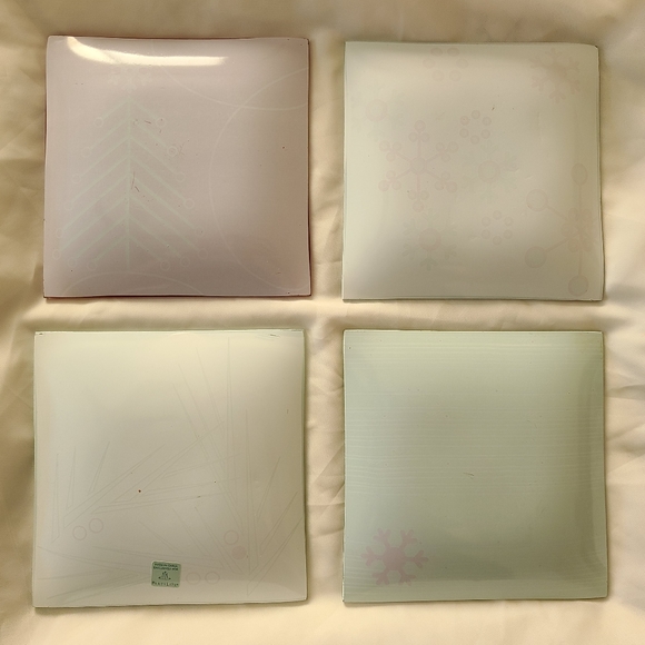 Partylite Merry Christmas Set Of Four Glass Plates Candle Trays (Set P90388) - Picture 6 of 11